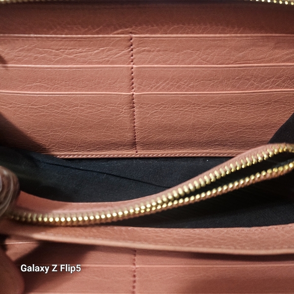 Balenciaga Pink Wallet with Gold Accents - Picture 6 of 12